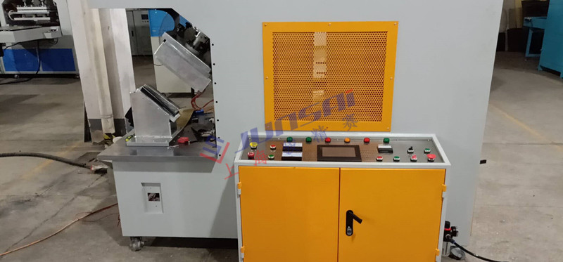 <a href=/list/qichexingye/ target=_blank class=infotextkey>汽车</a>脚垫焊接机