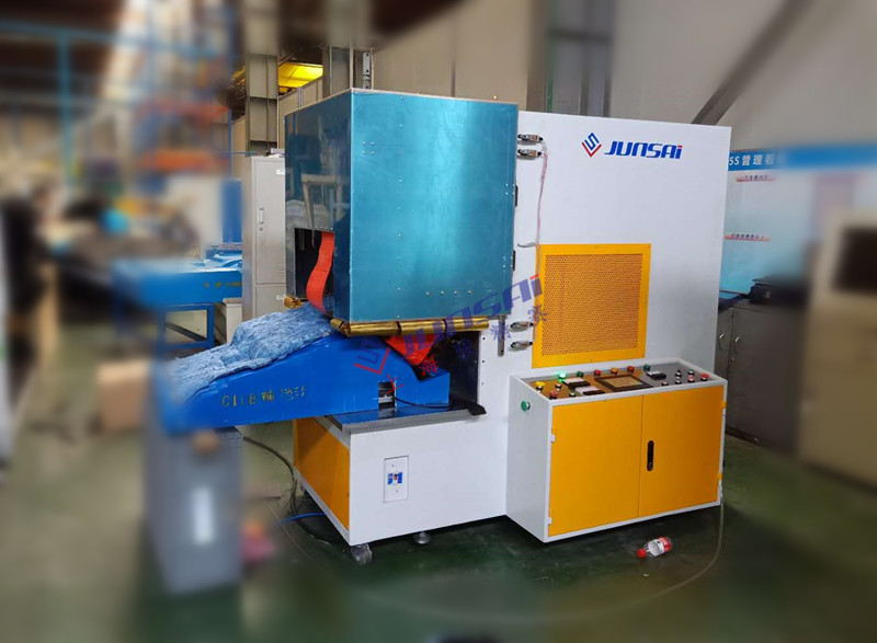 <a href=/list/qichexingye/ target=_blank class=infotextkey>汽车</a>脚垫焊接机