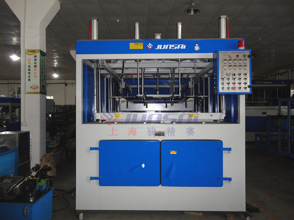 单头厚片<a href=http://m.p69ly6.cn/ target=_blank class=infotextkey>吸塑机</a>1.jpg